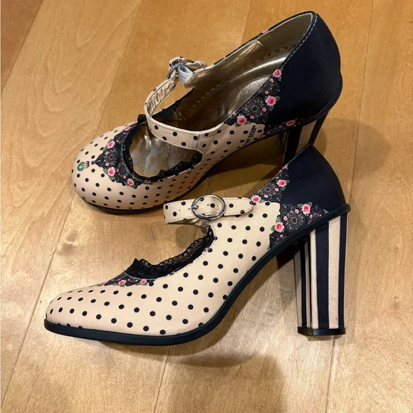 Elegant Floral Mary Jane Heels - Picture 4 of 7